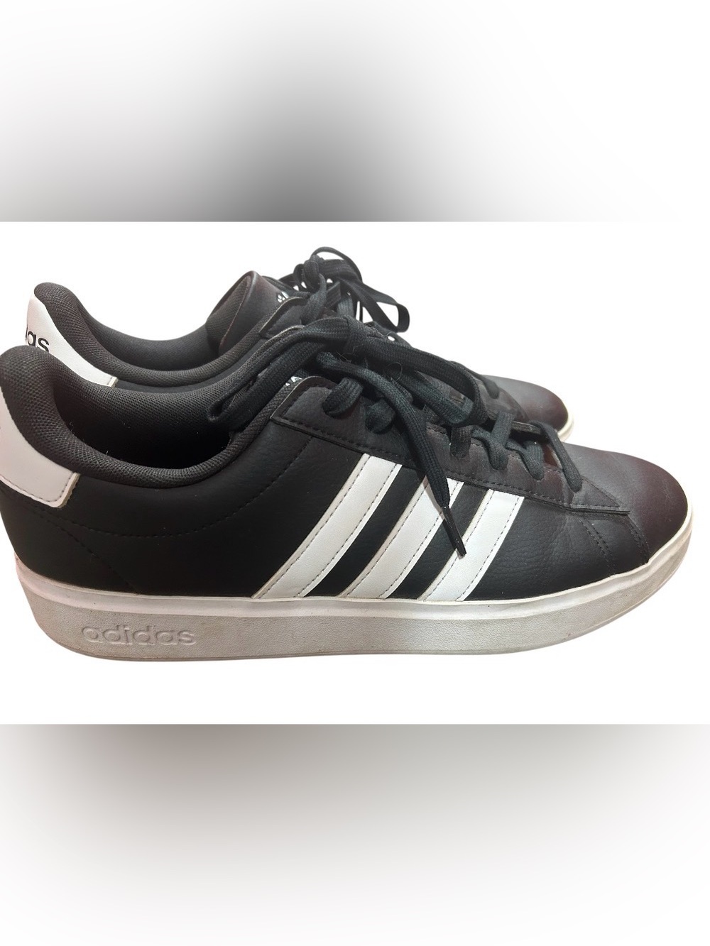 Adidas Men’s Black & White Low-Top Sneakers Sz 9